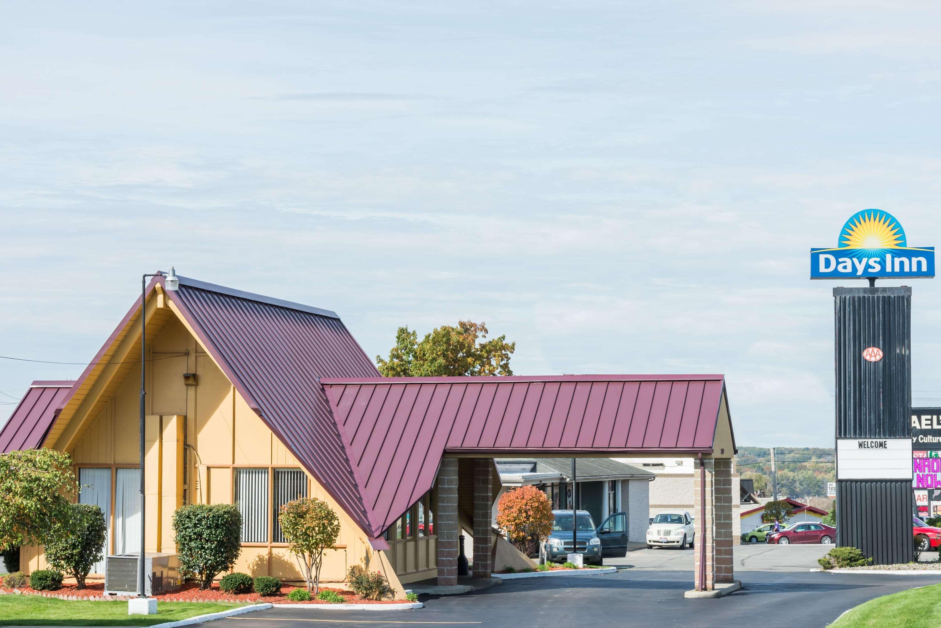 Days Inn By Wyndham Niles Экстерьер фото