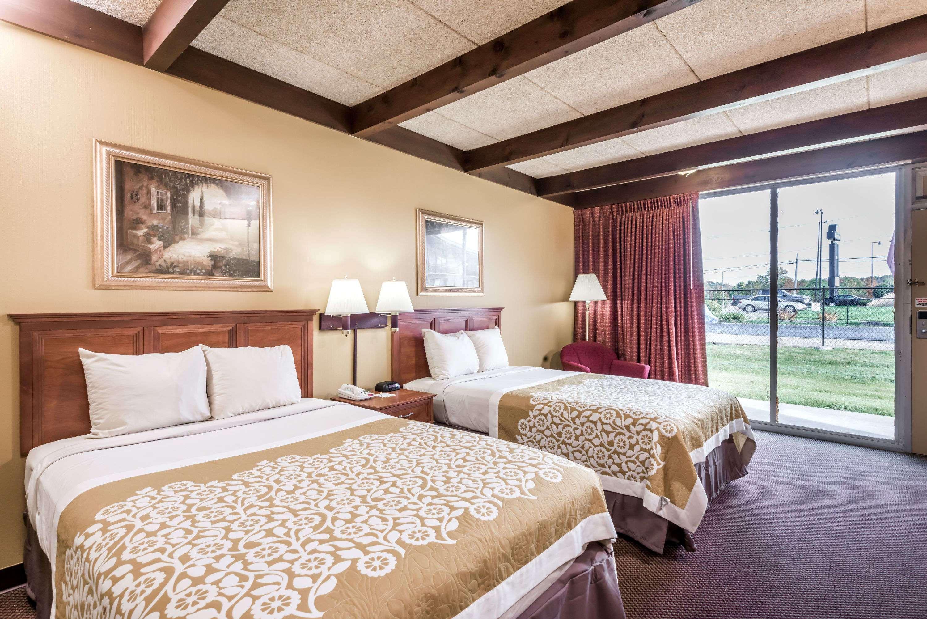 Days Inn By Wyndham Niles Экстерьер фото