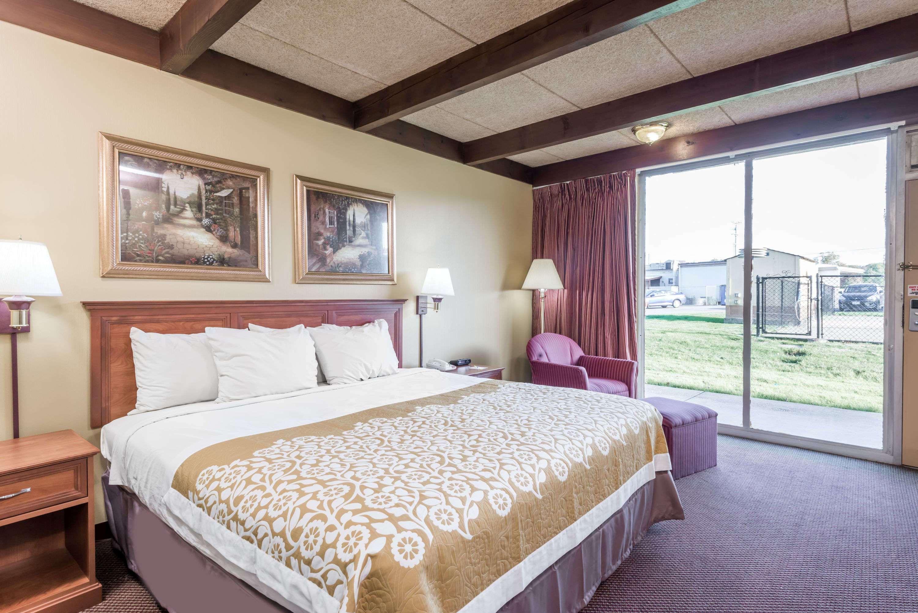 Days Inn By Wyndham Niles Экстерьер фото