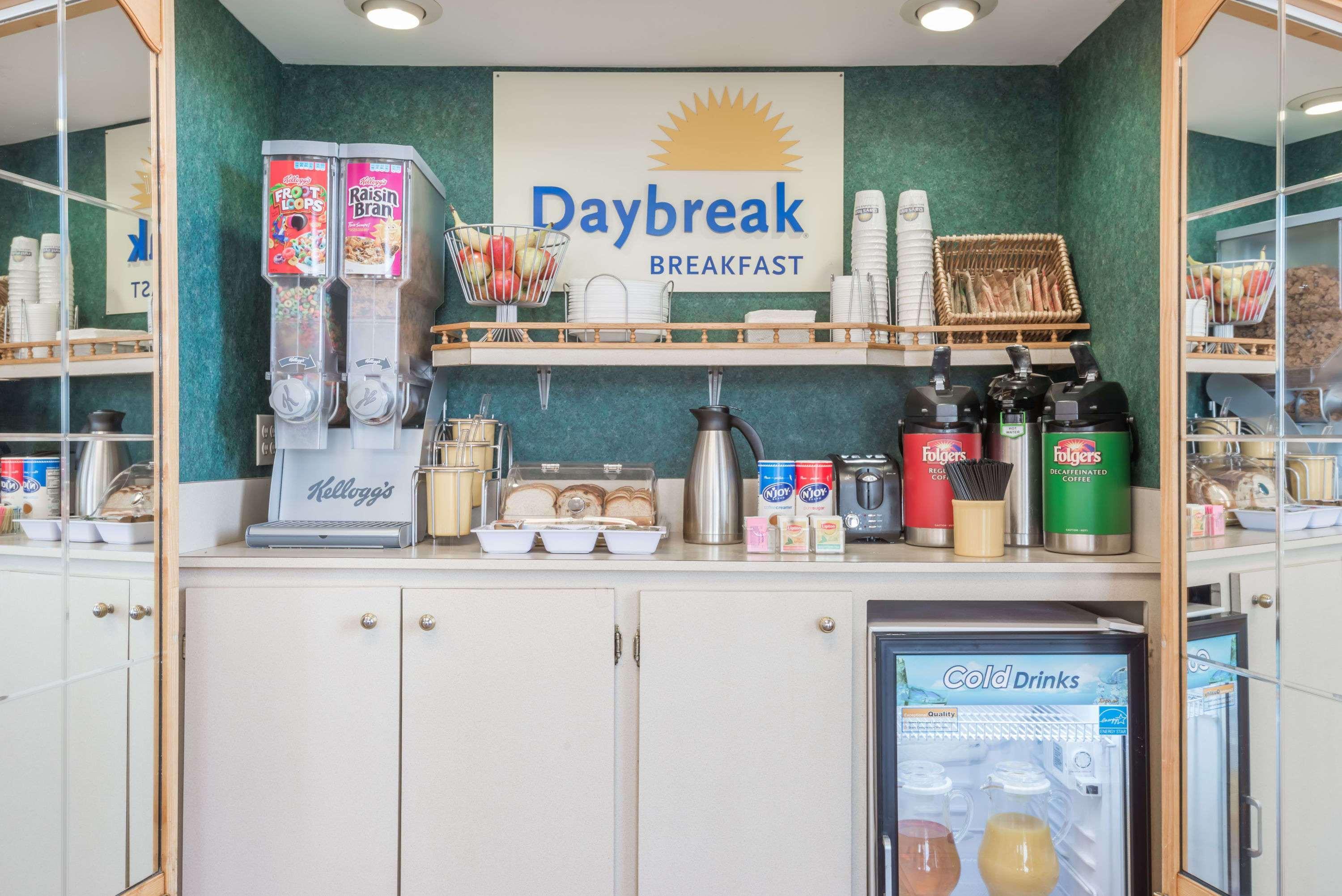 Days Inn By Wyndham Niles Экстерьер фото